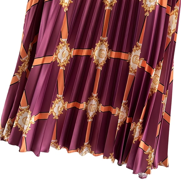 💜Gucci 2019 Purple Gold Marmont GG Doubloon Harness Silk Pleated Skirt💜 - Picture 3 of 8